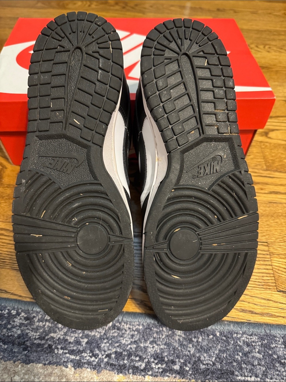 Nike Dunk Low Retro White Black Panda Sneakers *Excellent Condition* worn twice - Picture 4 of 5